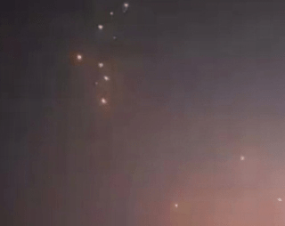 高开网 快讯！外媒：伊朗向以方发起新一轮导弹袭击，“约20枚弹道导弹射向以色列”